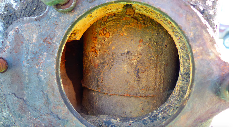 Illustration for article titled Here's What The Inside Of A Neglected World War II Jeep Engine Looks Like